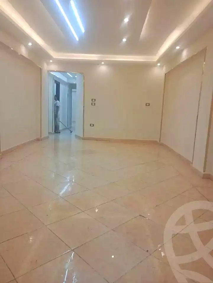 https://aqarmap.com.eg/en/listing/7154212-for-sale-alexandria-al-agamy-el-hanouvel-radwan-st