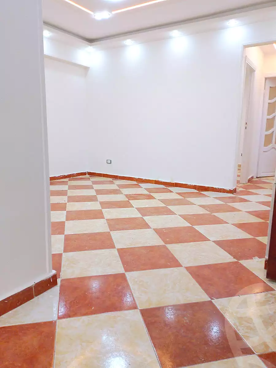 https://aqarmap.com.eg/ar/listing/7157881-for-sale-alexandria-new-miami-street-10