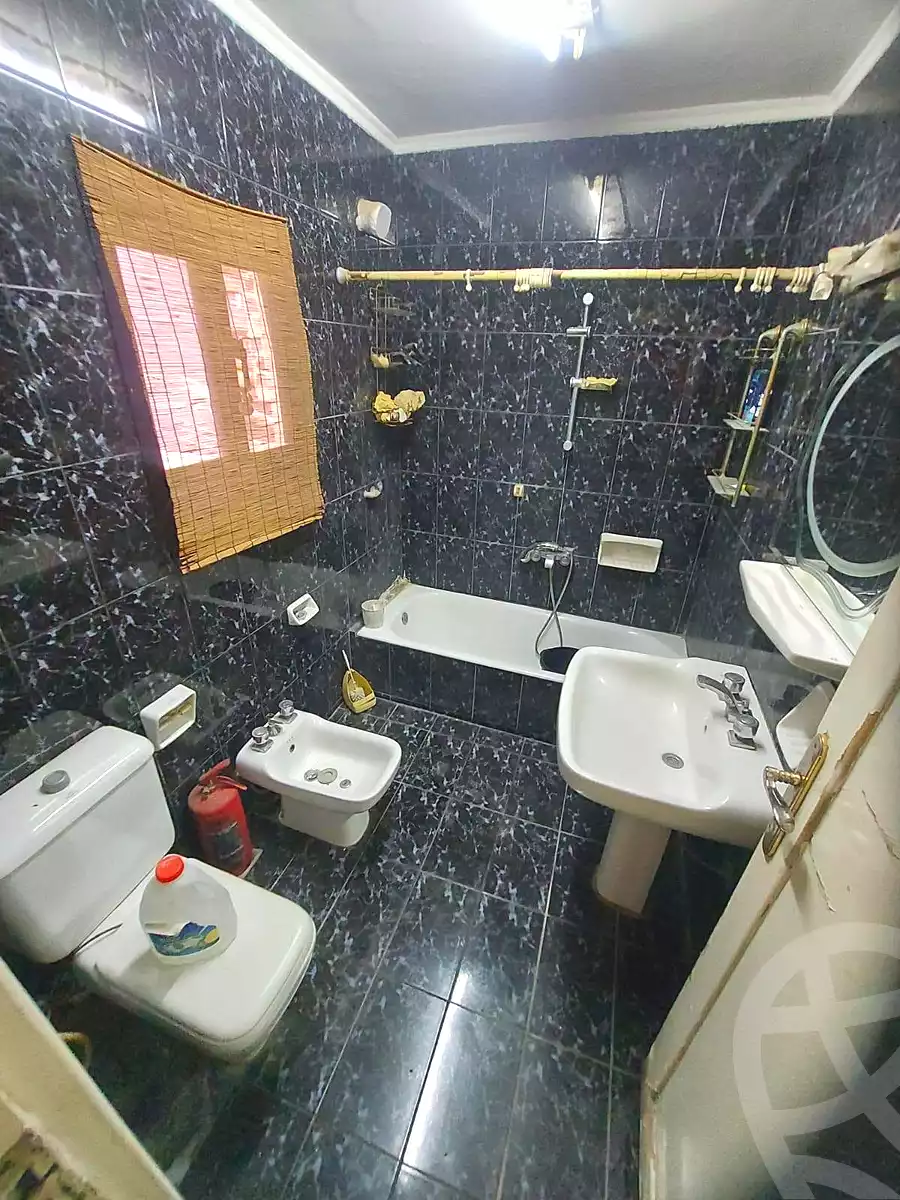 https://aqarmap.com.eg/en/listing/7159442-for-sale-cairo-helwan-helwan-el-sharkeya-borhan-st