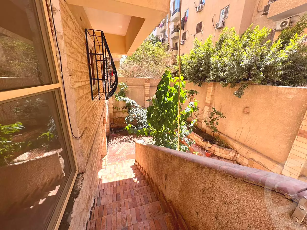 https://aqarmap.com.eg/ar/listing/7159967-for-sale-cairo-6th-of-october-el-ahyaa-neighborhood-2nd-divided-from-al-kafrawei-st