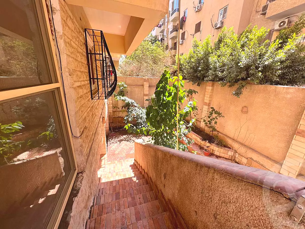 https://aqarmap.com.eg/ar/listing/7159967-for-sale-cairo-6th-of-october-el-ahyaa-neighborhood-2nd-divided-from-al-kafrawei-st