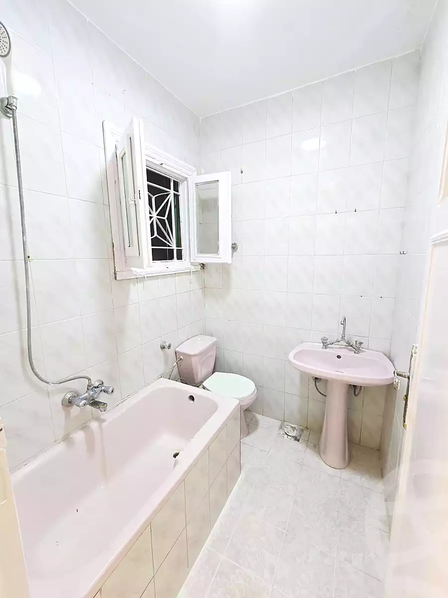 https://aqarmap.com.eg/en/listing/7160552-for-sale-alexandria-al-agamy-shataa-el-nakheel