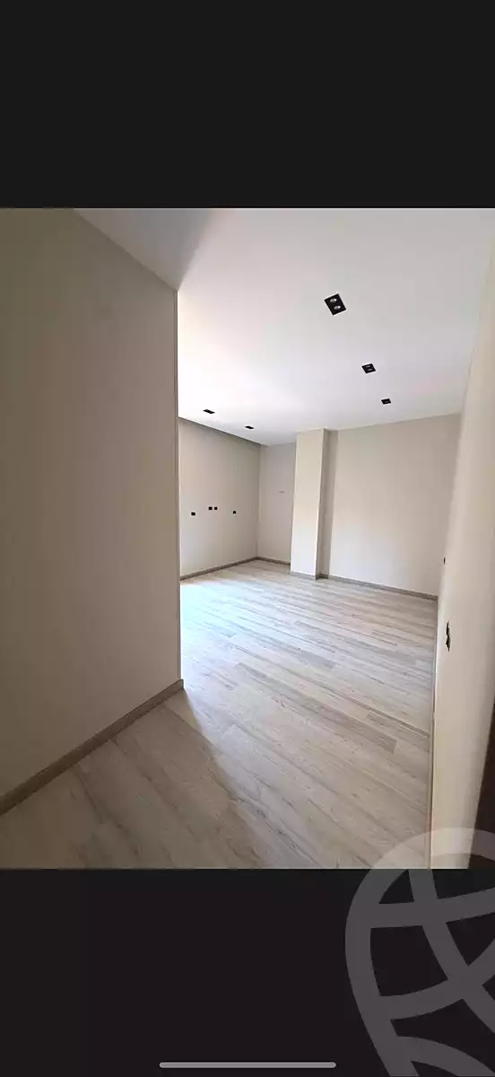 https://aqarmap.com.eg/ar/listing/7162739-for-sale-cairo-el-sheikh-zayed-city-el-hay-el-thaleth-ashaer-area-3-el-salam-st