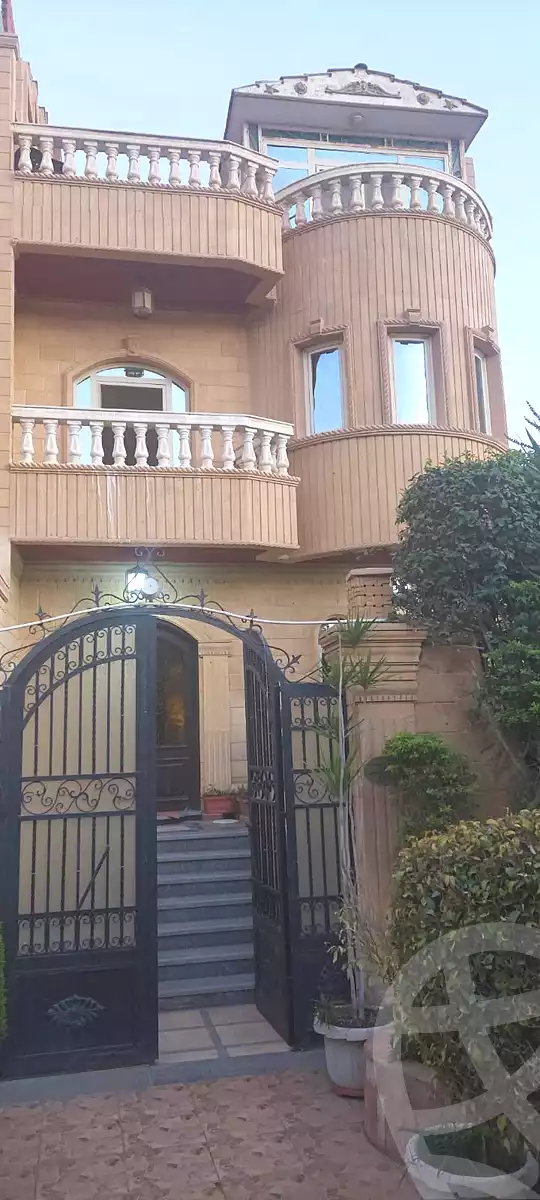 https://aqarmap.com.eg/en/listing/7162847-for-sale-cairo-el-sheikh-zayed-city-compounds-el-yasmeen-compound