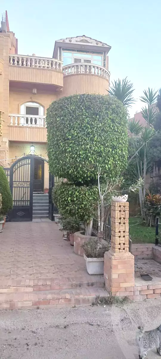 https://aqarmap.com.eg/en/listing/7162847-for-sale-cairo-el-sheikh-zayed-city-compounds-el-yasmeen-compound