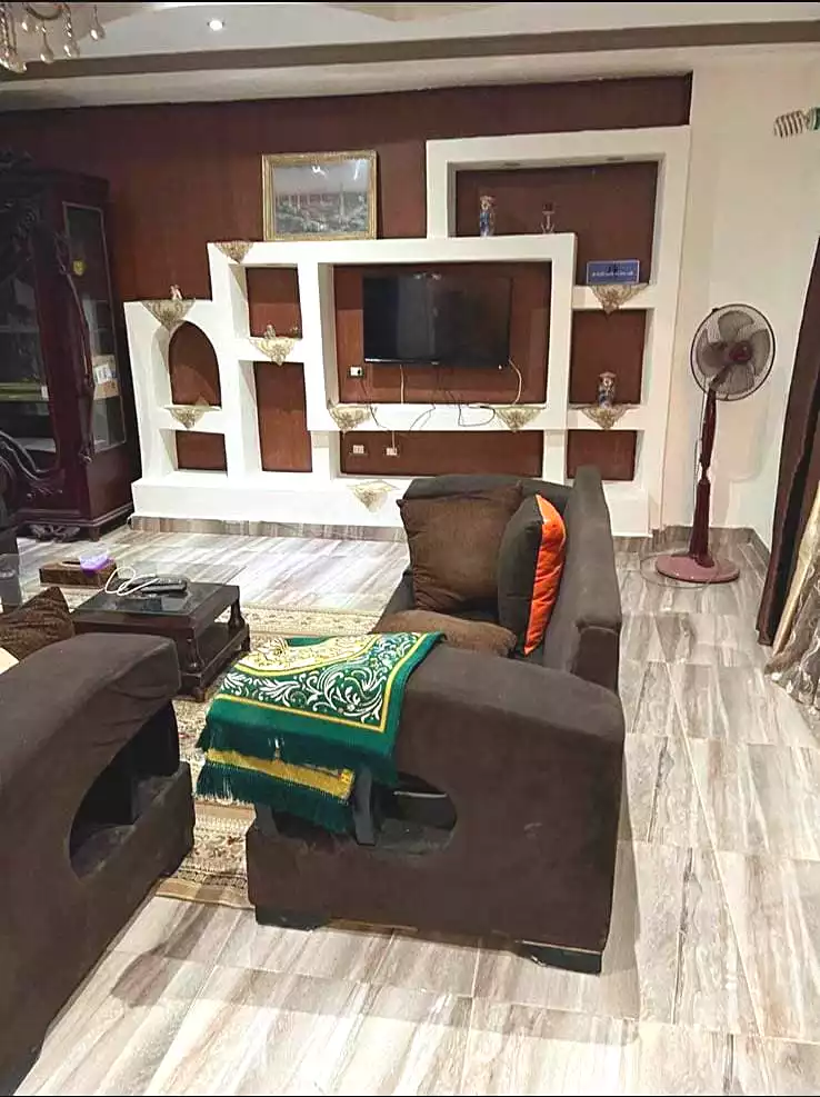 https://aqarmap.com.eg/ar/listing/7164046-for-rent-cairo-6th-of-october-el-ahyaa-neighborhood-1st-al-maahad