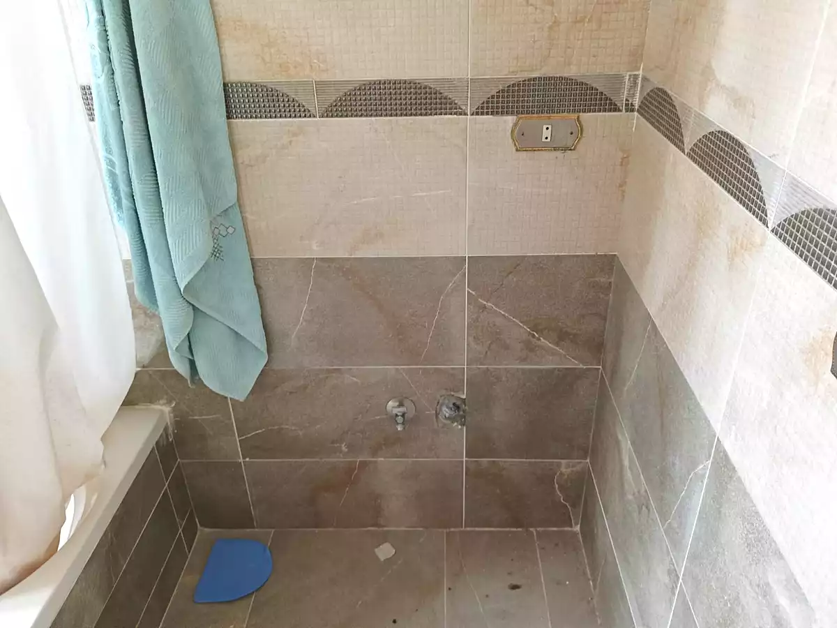 https://aqarmap.com.eg/ar/listing/7165438-for-rent-cairo-6th-of-october-el-ahyaa-neighborhood-3rd-al-hay-al-thalith-st