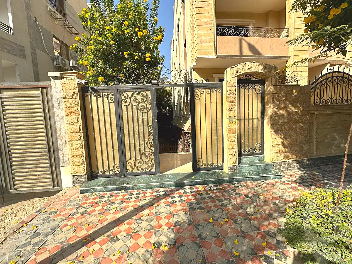https://aqarmap.com.eg/ar/listing/7169464-for-sale-cairo-el-sheikh-zayed-city-el-hay-elasher-street-100