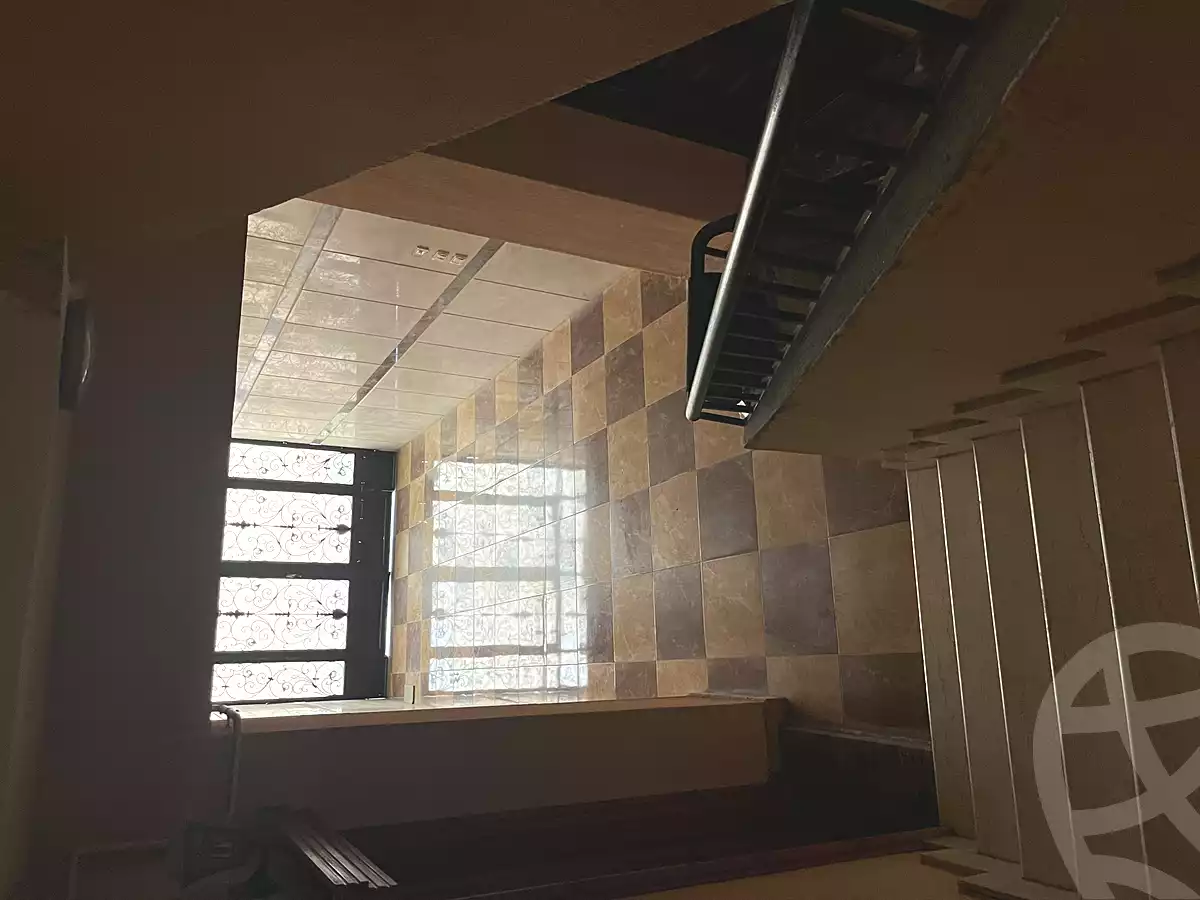https://aqarmap.com.eg/en/listing/7170781-for-rent-cairo-new-cairo-first-settlement-mhwr-mstfy-kml