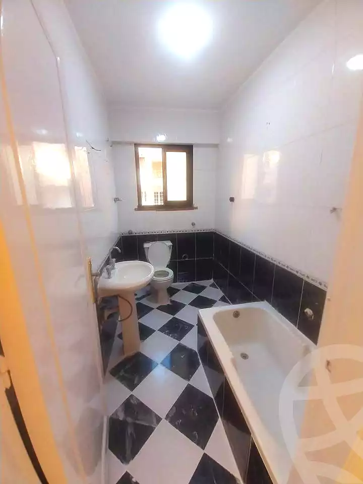 https://aqarmap.com.eg/ar/listing/7173736-for-sale-alexandria-al-agamy-shataa-el-nakheel