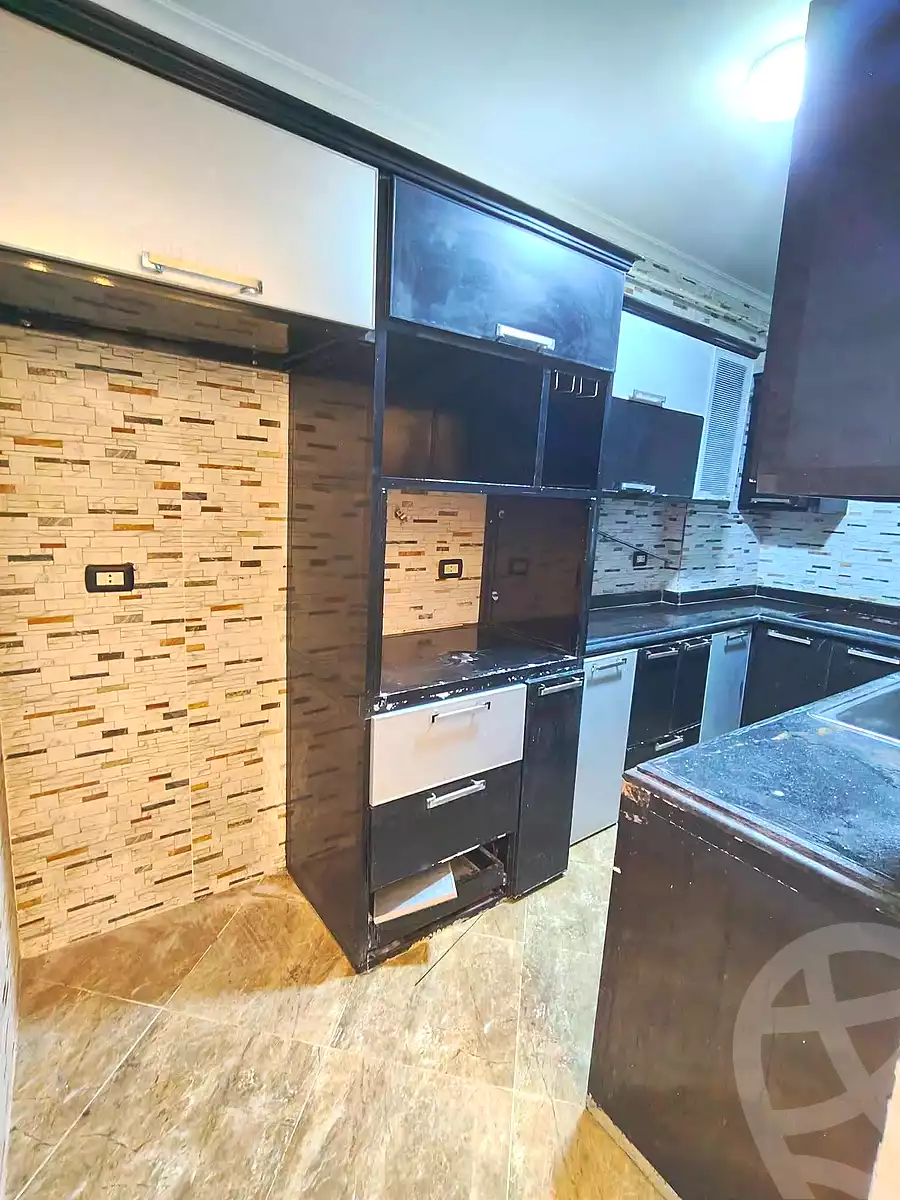 https://aqarmap.com.eg/en/listing/7174764-for-sale-alexandria-sydy-bshr-sydy-bshr-bhry-street-17