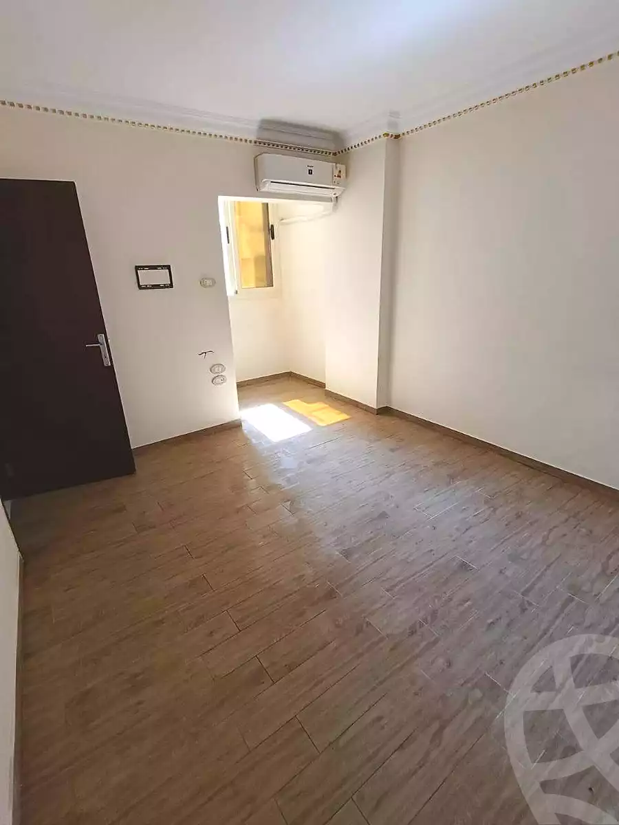 https://aqarmap.com.eg/ar/listing/7175481-for-sale-cairo-helwan-ahmed-enci-st