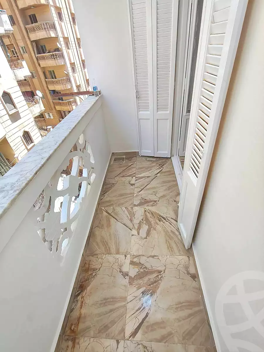https://aqarmap.com.eg/en/listing/7175500-for-sale-alexandria-sydy-bshr-sydy-bshr-bhry-street-17