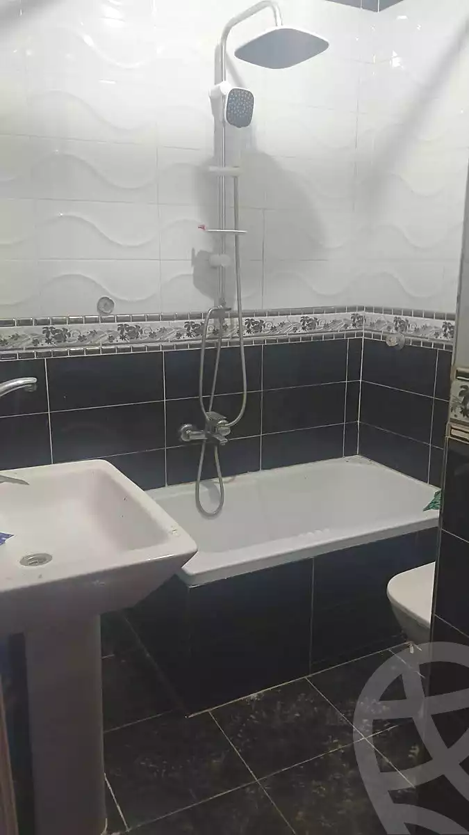 https://aqarmap.com.eg/en/listing/7186698-for-sale-alexandria-al-agamy-el-hanouvel-el-warsha-st