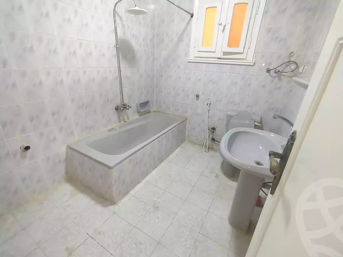 https://aqarmap.com.eg/en/listing/7191420-for-sale-alexandria-al-agamy-el-hanouvel-el-zahraa-city-st