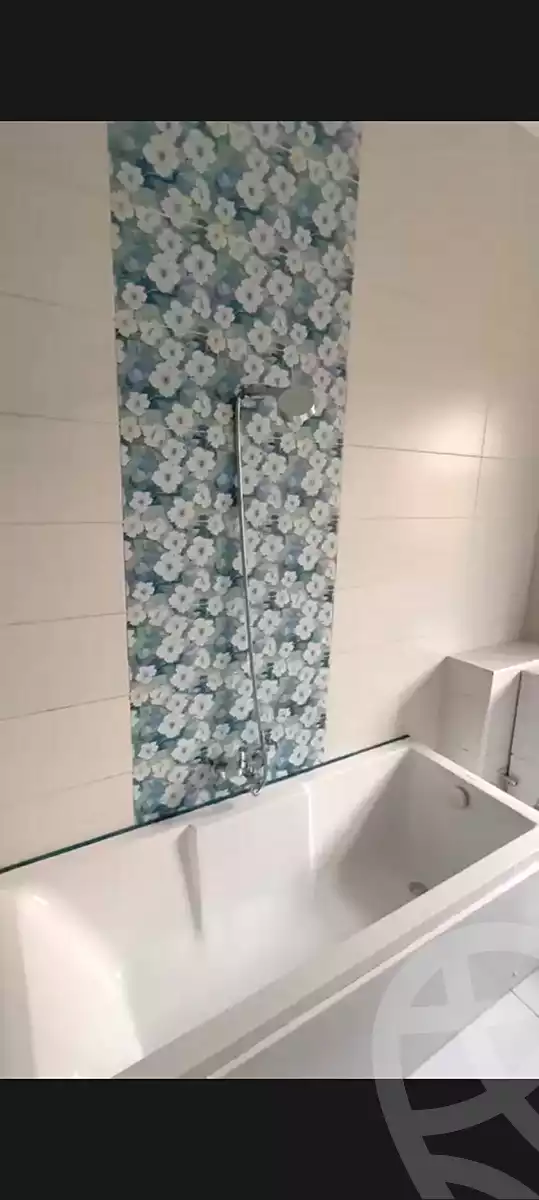 https://aqarmap.com.eg/ar/listing/7191717-for-rent-cairo-new-cairo-compounds-hayati-residence