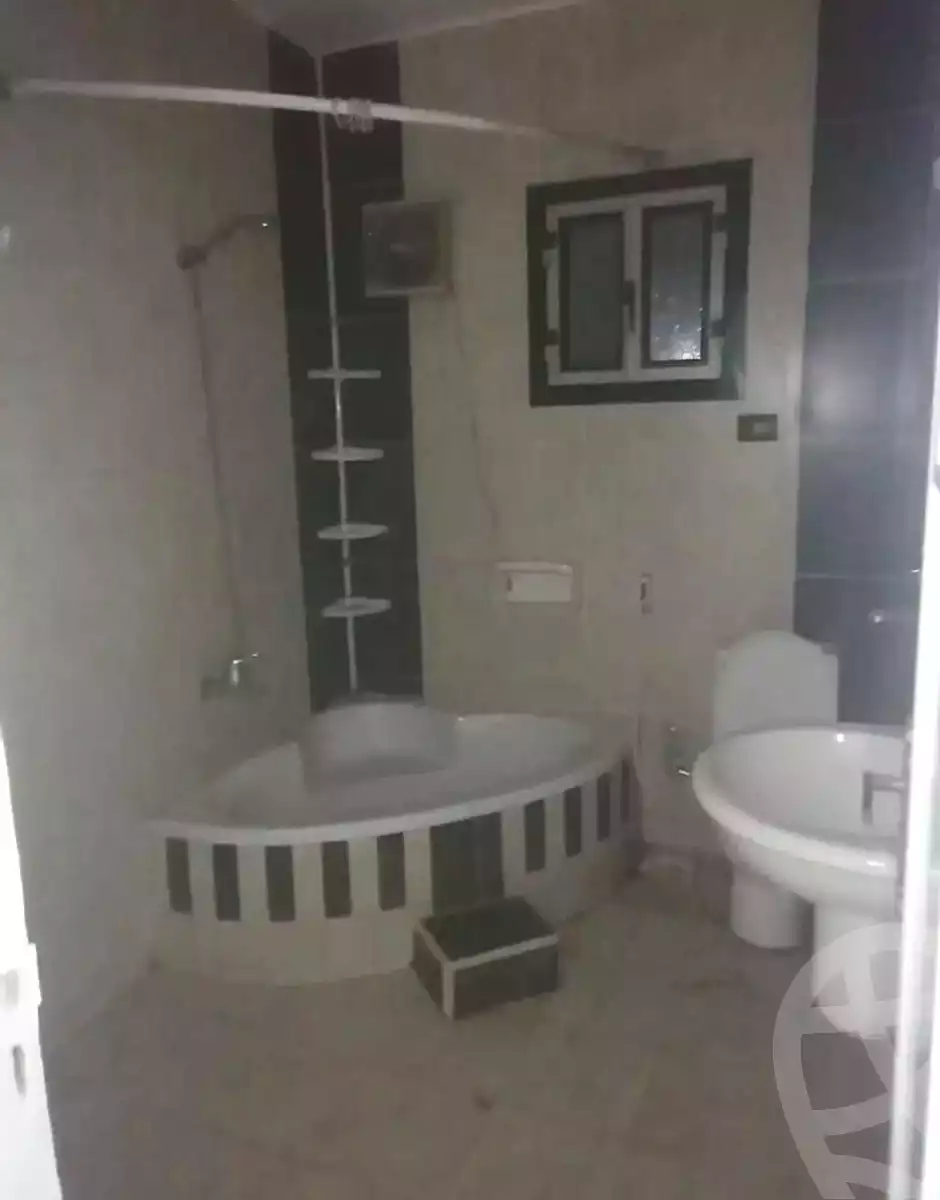https://aqarmap.com.eg/ar/listing/7194246-for-rent-alexandria-miami-shr-jml-bd-lnsr