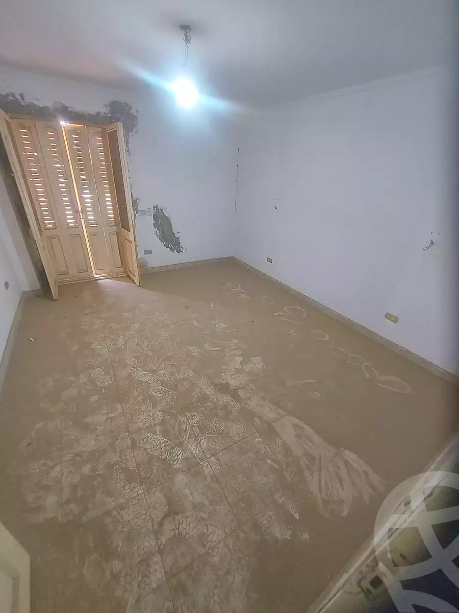 https://aqarmap.com.eg/ar/listing/7198399-for-sale-cairo-helwan-el-shareaa-el-sharby-st