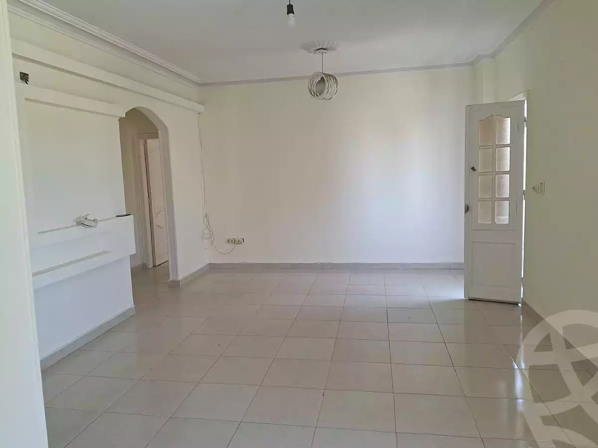 https://aqarmap.com.eg/ar/listing/7198669-for-sale-cairo-6th-of-october-el-ahyaa-neighborhood-3rd-al-hay-al-thalith-st