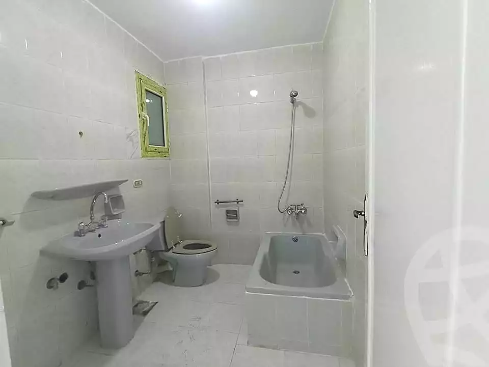 https://aqarmap.com.eg/ar/listing/7200063-for-sale-alexandria-al-agamy-shataa-el-nakheel
