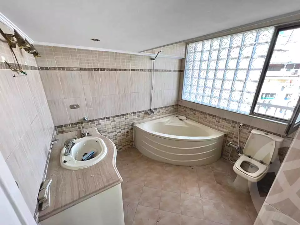 https://aqarmap.com.eg/ar/listing/7202747-for-rent-alexandria-zezenia