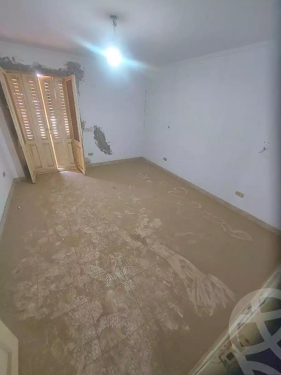https://aqarmap.com.eg/ar/listing/7204879-for-sale-cairo-helwan-el-shareaa-el-sharby-st
