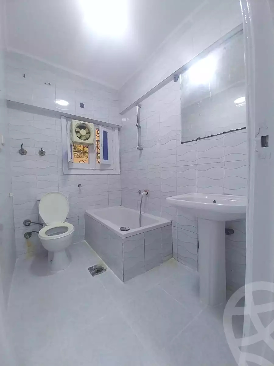 https://aqarmap.com.eg/ar/listing/7205930-for-sale-alexandria-al-agamy-shataa-el-nakheel