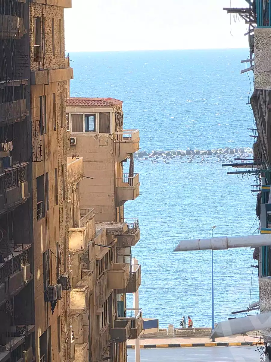 https://aqarmap.com.eg/ar/listing/7206869-for-sale-alexandria-sydy-bshr-sydy-bshr-bhry-shr-mhmwd-l-yswy