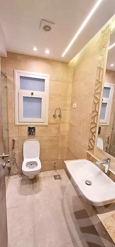https://aqarmap.com.eg/en/listing/7209054-for-sale-cairo-new-cairo-compounds-mountain-view-hyde-park