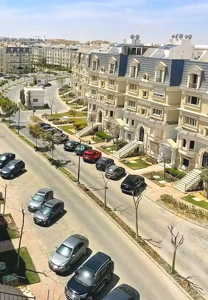https://aqarmap.com.eg/en/listing/7209100-for-sale-cairo-new-cairo-compounds-mountain-view-hyde-park