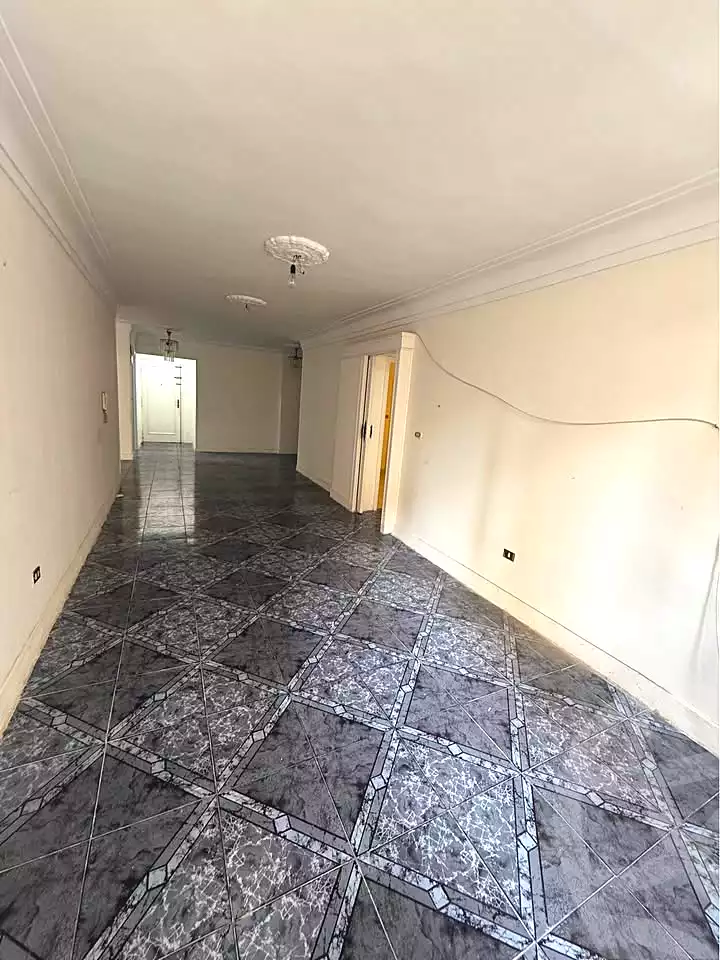 https://aqarmap.com.eg/ar/listing/7210111-for-sale-alexandria-sydy-bshr-sydy-bshr-bhry-abd-el-salam-aref-st