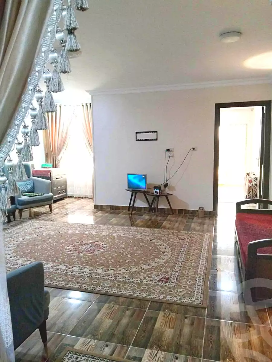 https://aqarmap.com.eg/ar/listing/7211022-for-sale-cairo-helwan-ahmed-enci-st