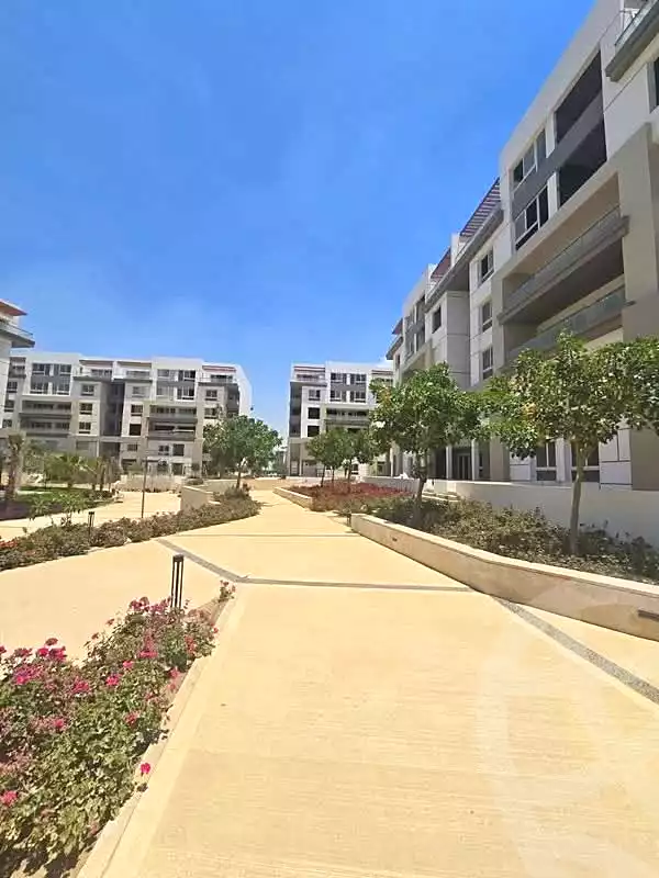 https://aqarmap.com.eg/en/listing/7213335-for-sale-cairo-new-cairo-compounds-hyde-park-parkway-hyde-park-compound