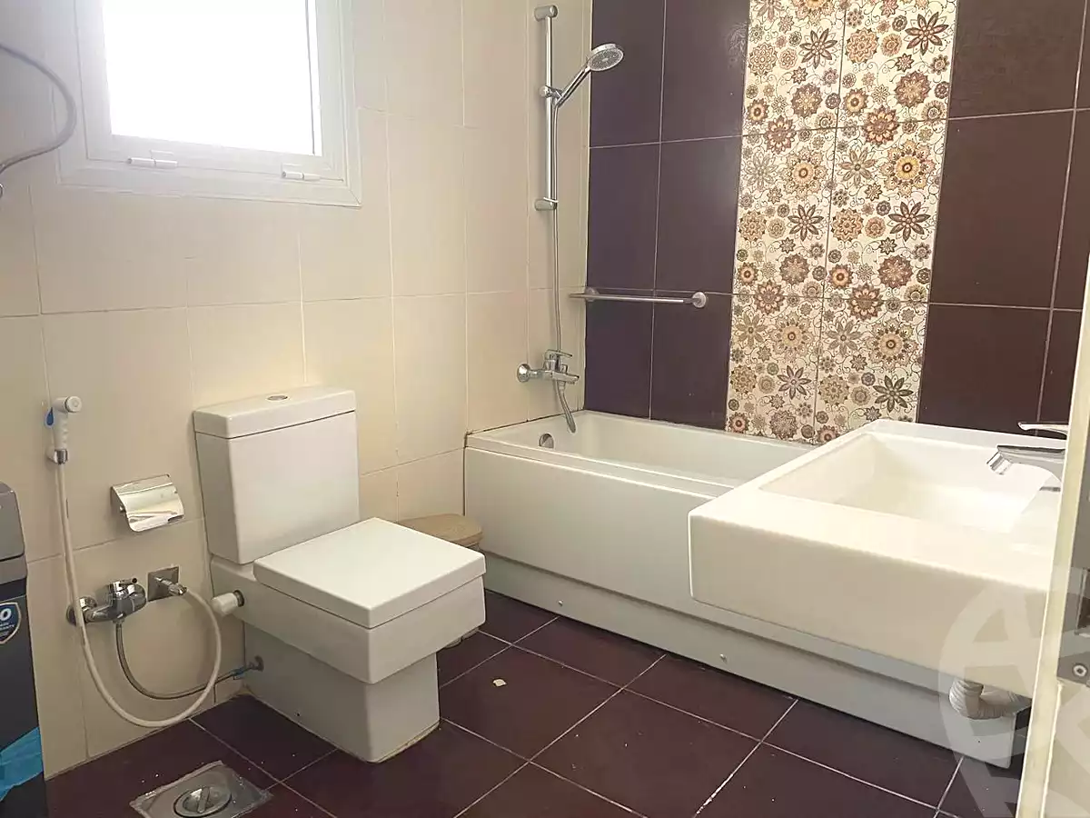 https://aqarmap.com.eg/ar/listing/7214584-for-rent-cairo-new-cairo-lrhb-city-phase-4-mohammed-farid-st