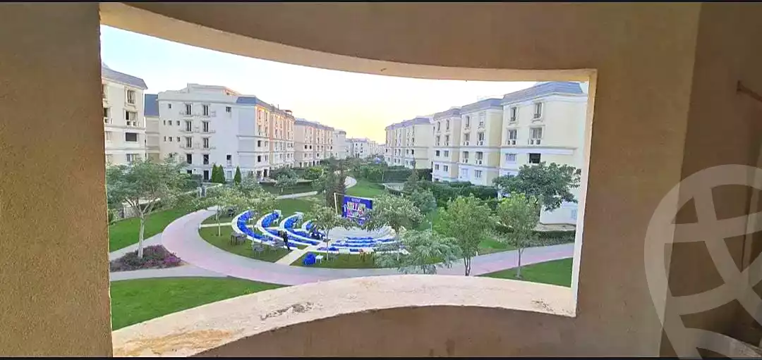 https://aqarmap.com.eg/ar/listing/7214868-for-sale-cairo-new-cairo-compounds-mountain-view-hyde-park