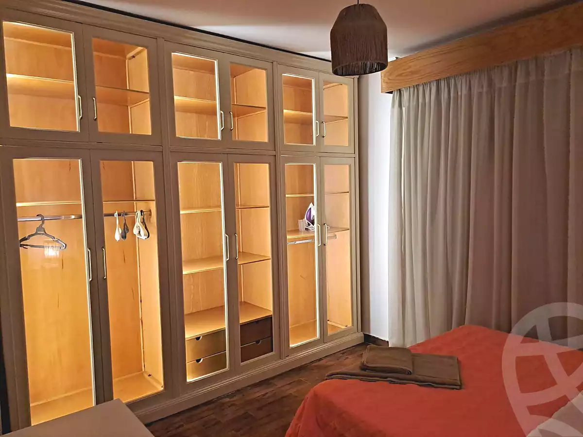 https://aqarmap.com.eg/ar/listing/7218605-for-sale-cairo-new-cairo-lrhb-city-phase-4-mohammed-farid-st