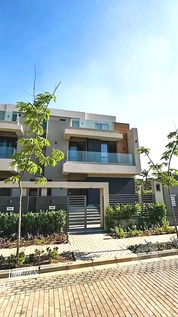 https://aqarmap.com.eg/en/listing/7218738-for-sale-cairo-new-cairo-compounds-el-patio-town-compound-la-vista