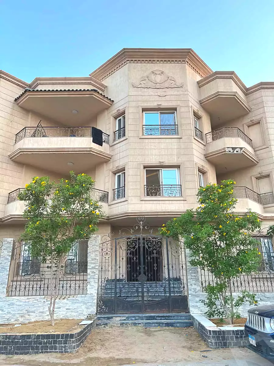 https://aqarmap.com.eg/ar/listing/7220634-for-sale-cairo-6th-of-october-hadaeq-october-compounds-el-fardoos-city