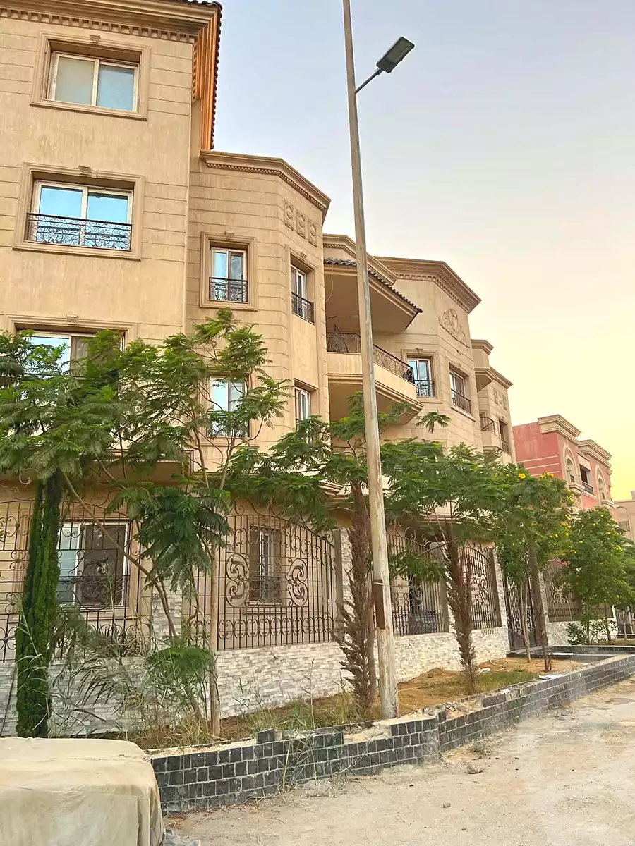 https://aqarmap.com.eg/ar/listing/7220634-for-sale-cairo-6th-of-october-hadaeq-october-compounds-el-fardoos-city