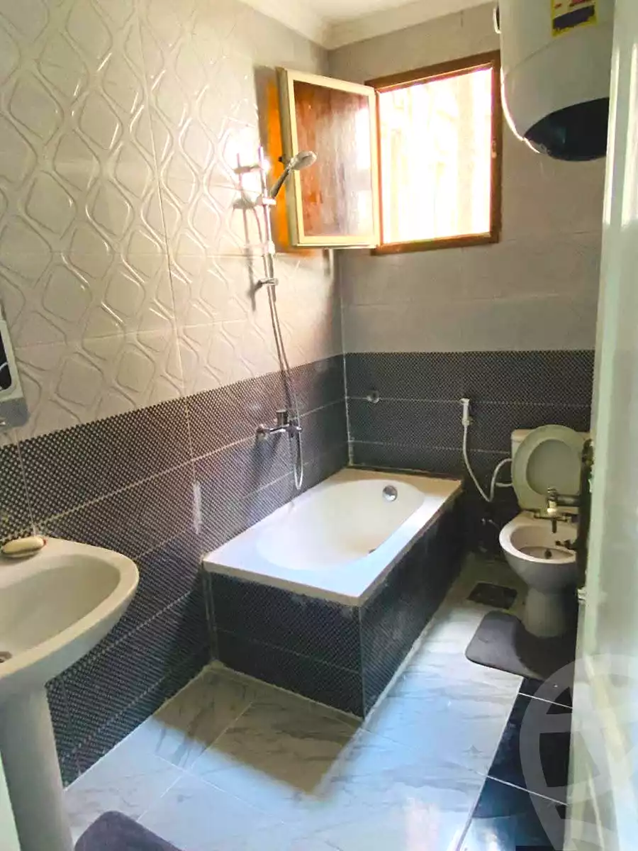 https://aqarmap.com.eg/en/listing/7222782-for-sale-alexandria-camp-cesar-port-said-street