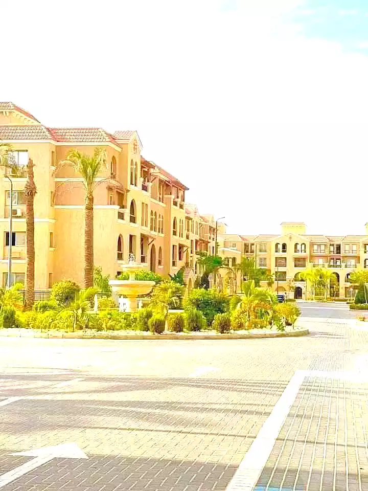 https://aqarmap.com.eg/ar/listing/7223649-for-sale-cairo-el-shorouk-compounds-yfy-ryzydns