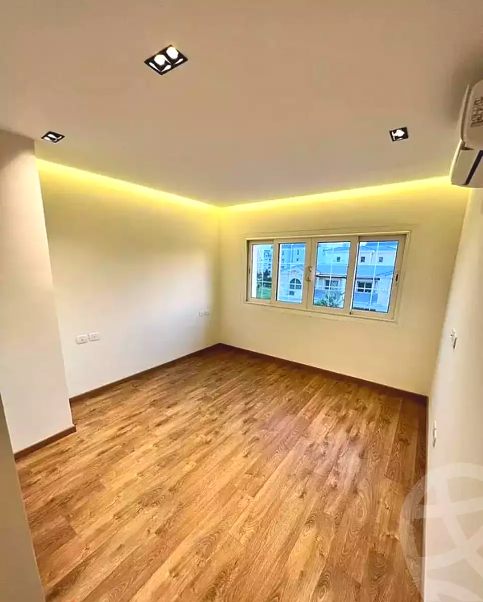 https://aqarmap.com.eg/ar/listing/7226618-for-sale-cairo-new-cairo-compounds-mountain-view-hyde-park