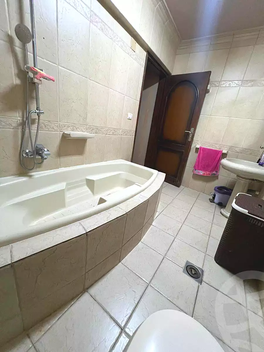 https://aqarmap.com.eg/en/listing/7227935-for-sale-cairo-helwan-helwan-el-sharkeya-heidar-st