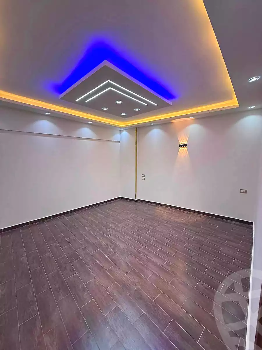 https://aqarmap.com.eg/ar/listing/7228104-for-sale-alexandria-miami-el-sayed-radwan-st