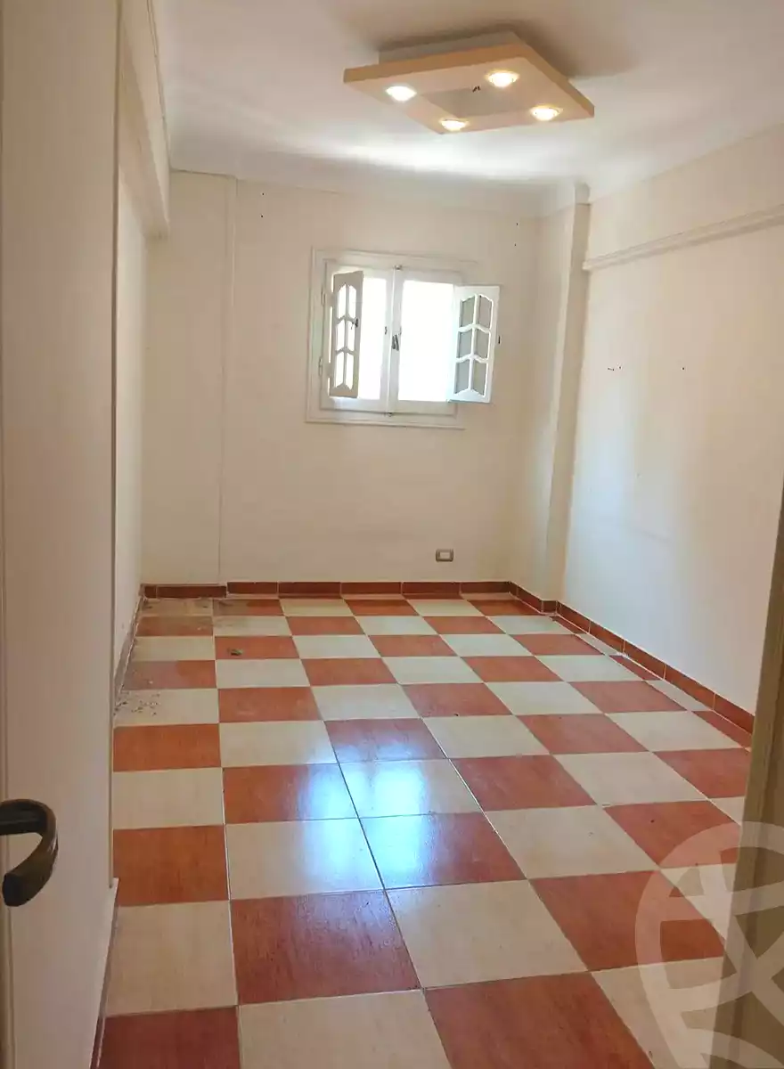 https://aqarmap.com.eg/ar/listing/7229778-for-sale-alexandria-el-asafra-shr-45