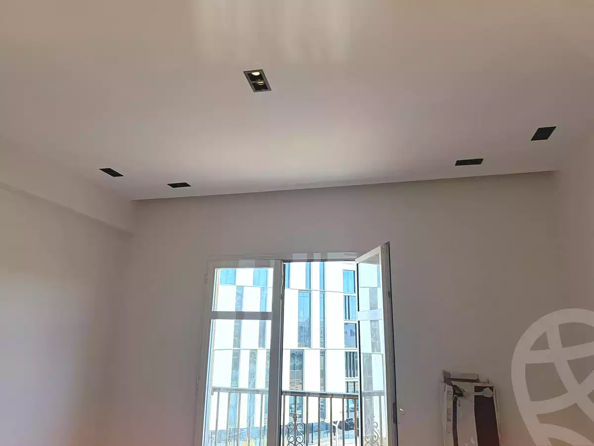 https://aqarmap.com.eg/ar/listing/7230660-for-sale-cairo-new-cairo-compounds-hyde-park-centre-ville-hyde-park