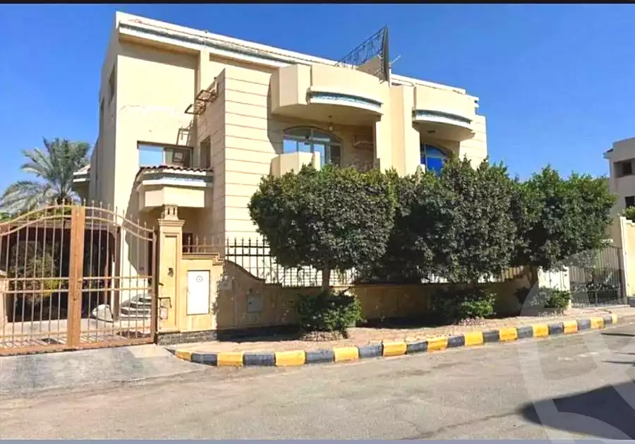 https://aqarmap.com.eg/en/listing/7234570-for-sale-cairo-new-cairo-compounds-golden-heights-1