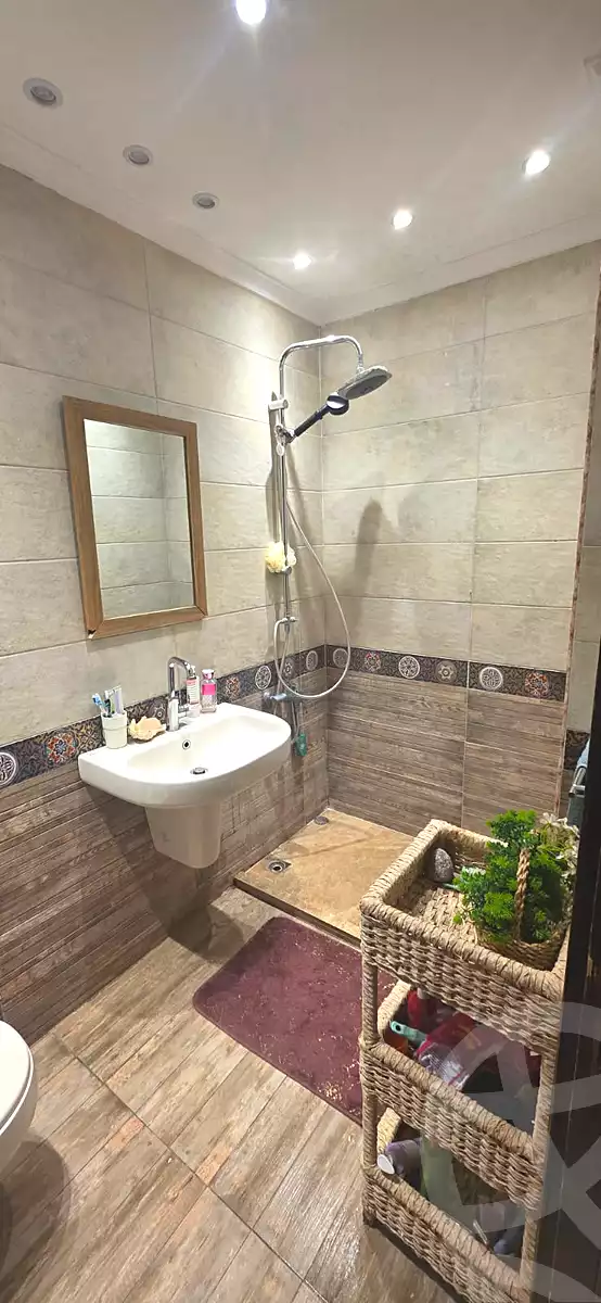 https://aqarmap.com.eg/en/listing/7236403-for-sale-cairo-6th-of-october-el-ahyaa-neighborhood-2nd-divided-from-al-kafrawei-st