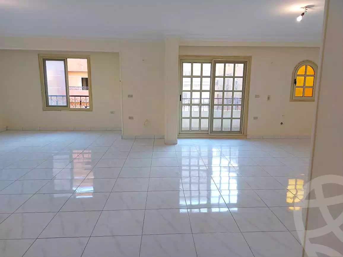 https://aqarmap.com.eg/ar/listing/7236409-for-sale-cairo-6th-of-october-el-ahyaa-neighborhood-2nd-divided-from-al-kafrawei-st