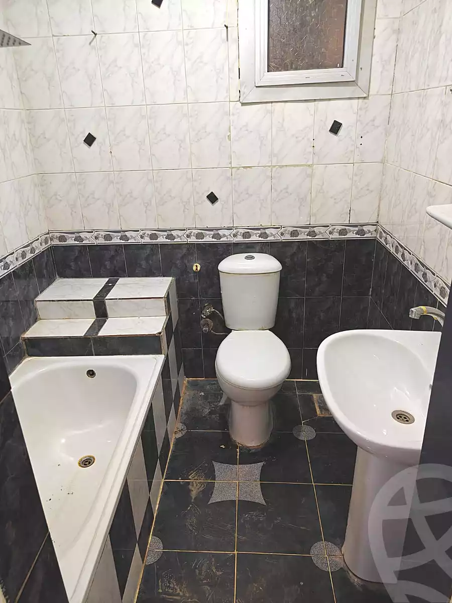 https://aqarmap.com.eg/ar/listing/7236907-for-sale-cairo-el-sheikh-zayed-city-el-hay-el-thaleth-ashaer-area-2-el-salam-st